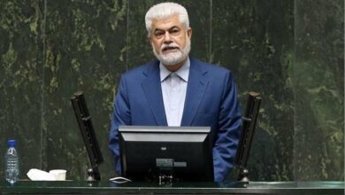 پزشک با درآمد ۱۴ میلیونی سراغ زیرمیزی می رود