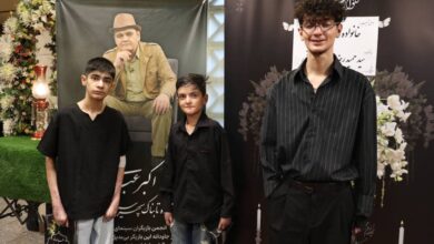 حضور بیماران پروانه‌ای در مراسم یادبود زنده‌یاد اکبر عبدی